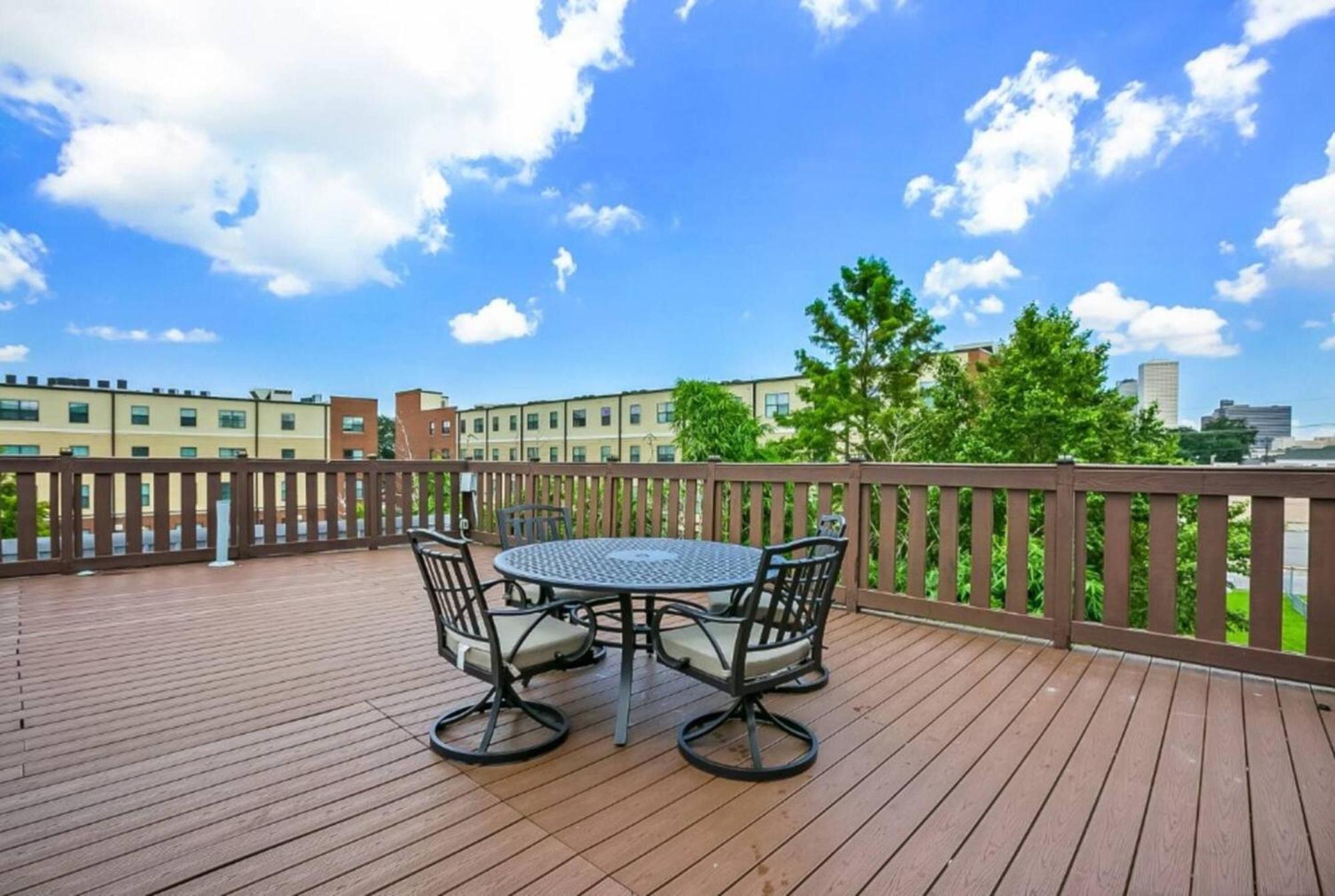 Carondelet Street Penthouse Close To City Attractions Villa New Orleans Exterior photo